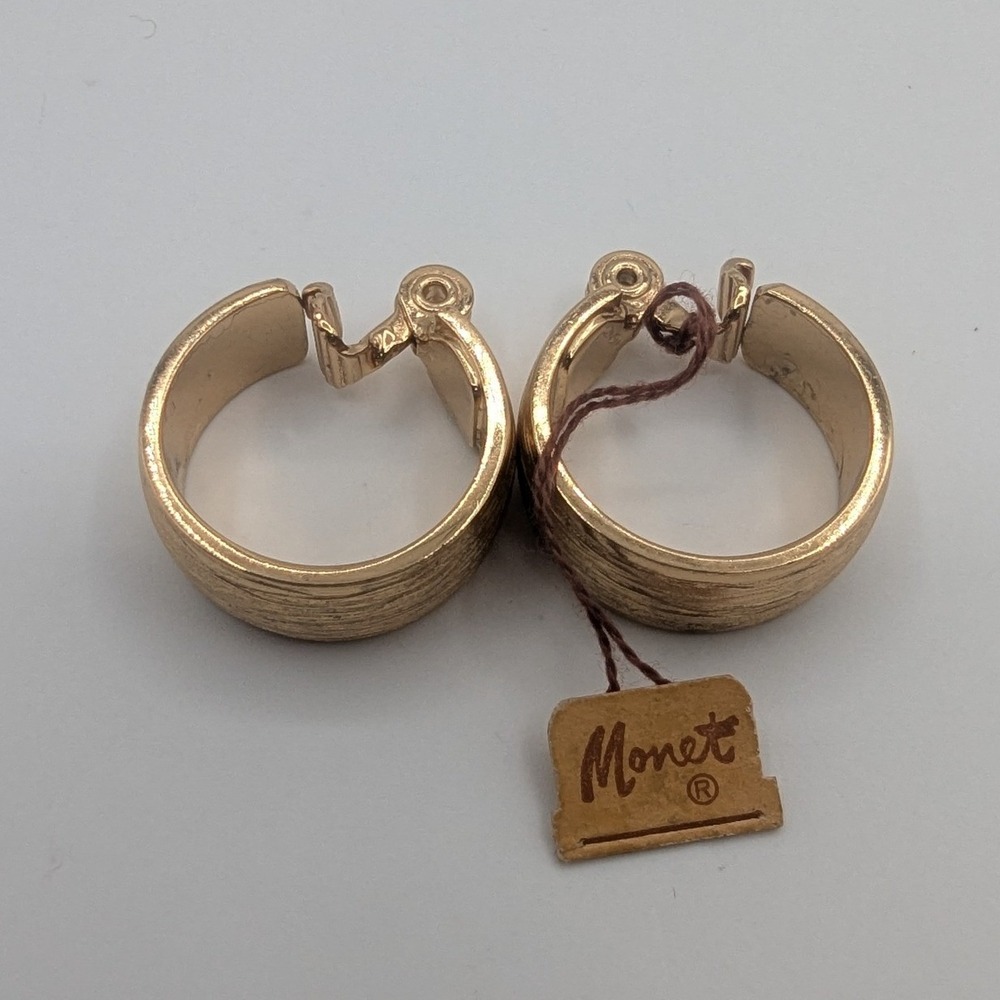 Monet Vintage Gold Tone Textured Ribbed‎ Wide Hoop Clip On Earrings Signed
